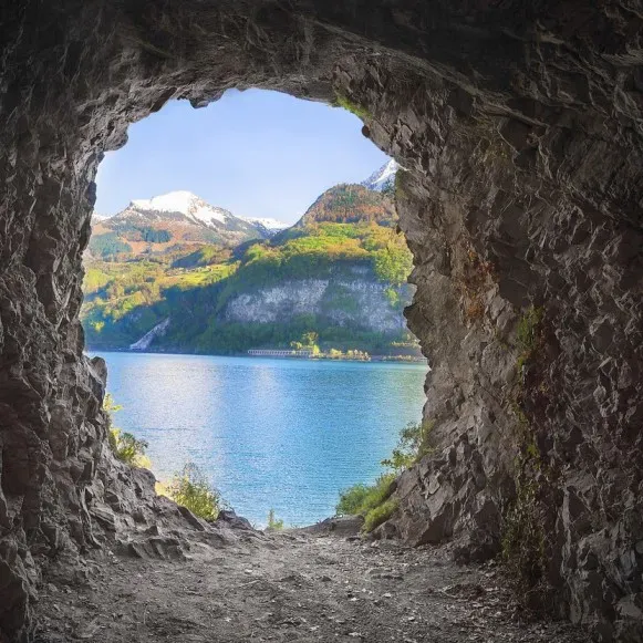 Symbol: Licht am Ende des Tunnels